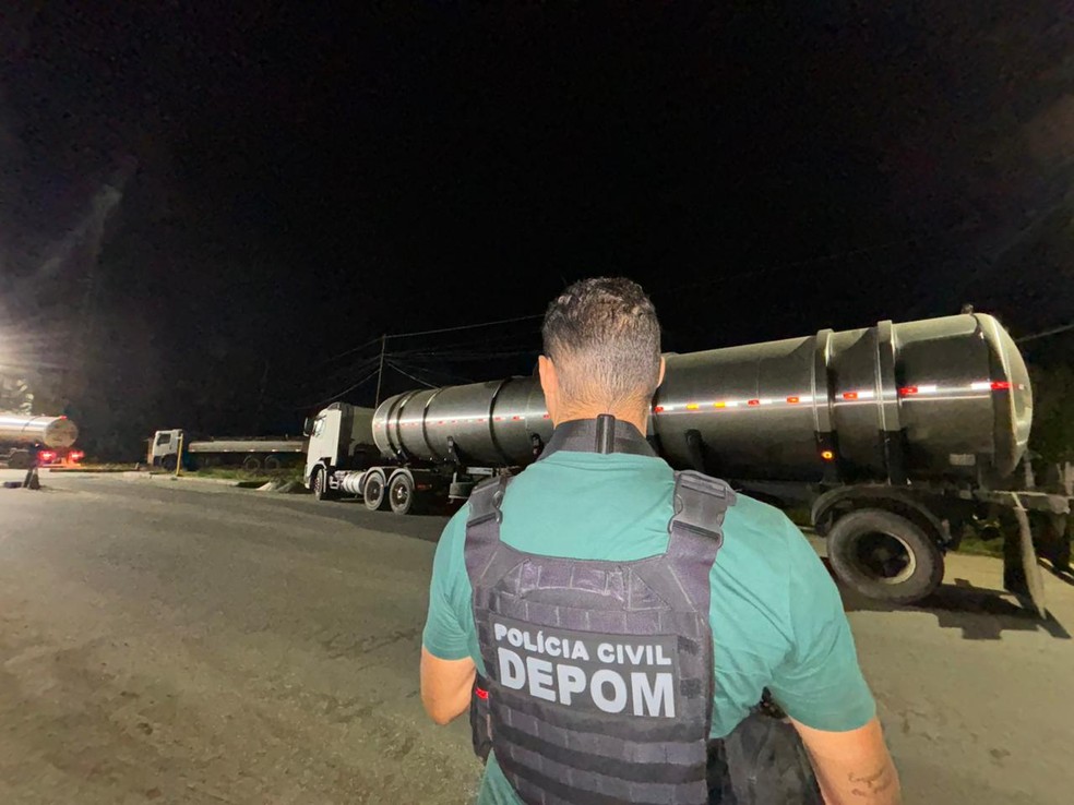 Três homens são presos suspeitos de participar de esquema de subtração de material derivado do petróleo na Bahia — Foto: Divulgação/Polícia Civil