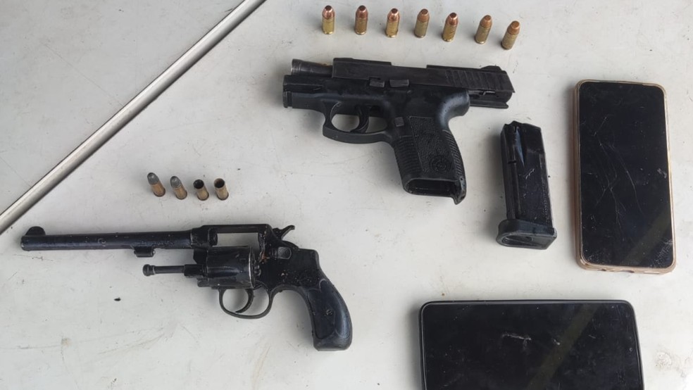 Jovem é morta em bar de Araguari e suspeitos morrem em confronto com a polícia em Uberlândia — Foto: Polícia Militar/Divulgação
