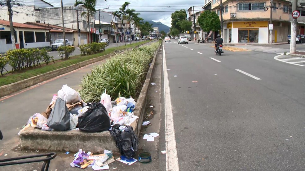 Trabalhadores das cidades de Vila Velha, Guarapari, Vitória, Serra e Cariacica aderiram a greve — Foto: Reprodução/TV Gazeta