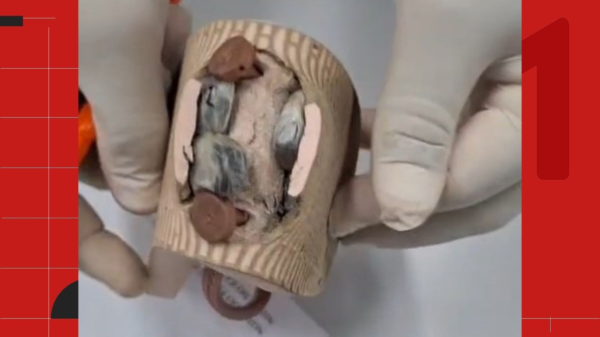 VÍDEO: chinelo 'recheado' com drogas é descoberto durante visita em presídio no ES