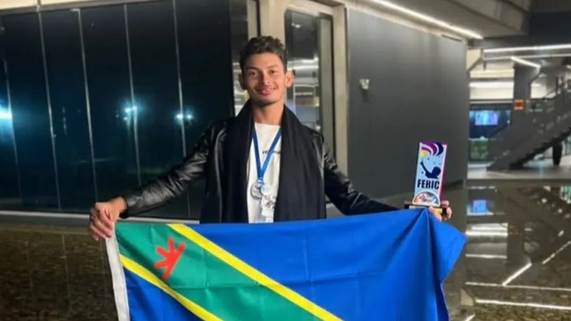 Estudante do Amapá vence feira nacional com pesquisa sobre tráfico humano em Oiapoque