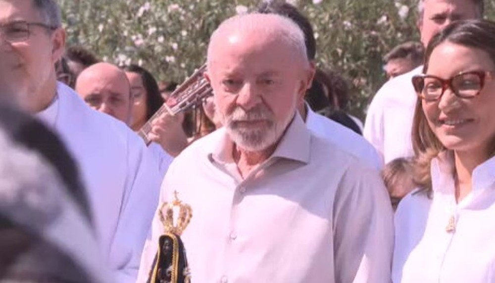 Lula e Flávio Bolsonaro cumprem agendas religiosas em celebração ao Dia de Nossa Senhora Aparecida