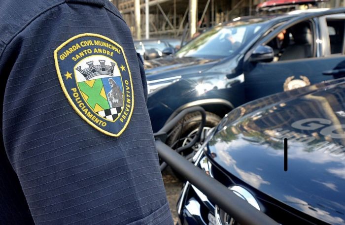 Cidades do ABC paulista aderem a programa federal e recebem arma de choque e spray de pimenta