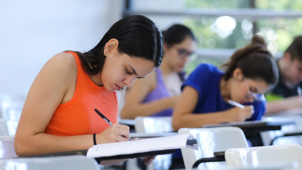O Fundo de Financiamento Estudantil (Fies) é um programa do Ministério da Educação (MEC) e tem como objetivo conceder financiamento a estudantes em cursos superiores em instituições particulares  — Foto: Ares Soares