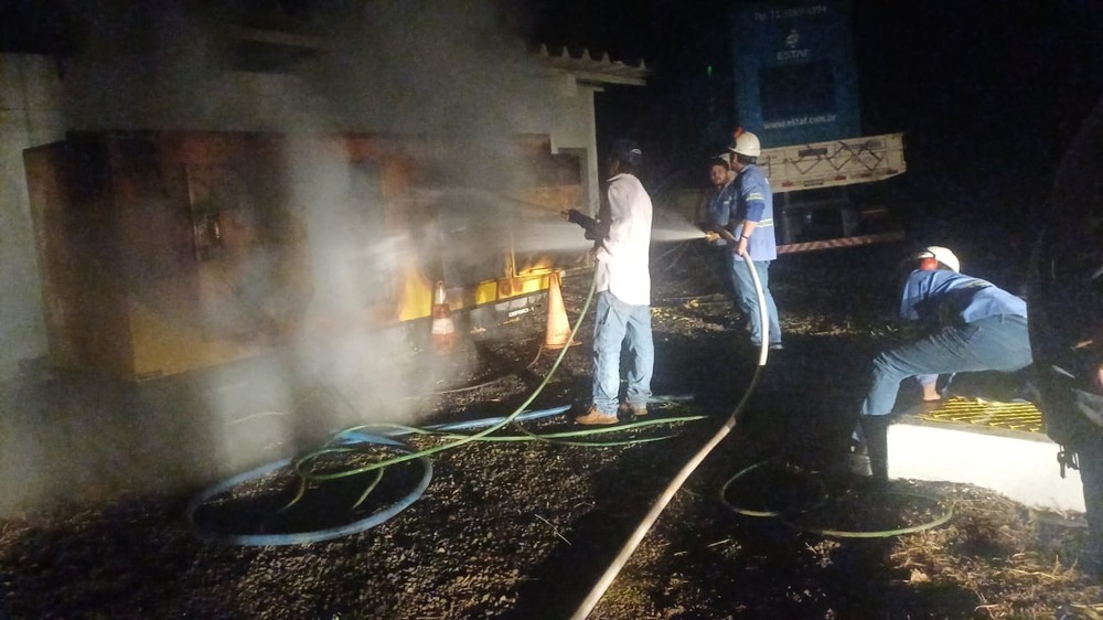 Gerador pega fogo e moradores ficam sem água por três horas em Prata