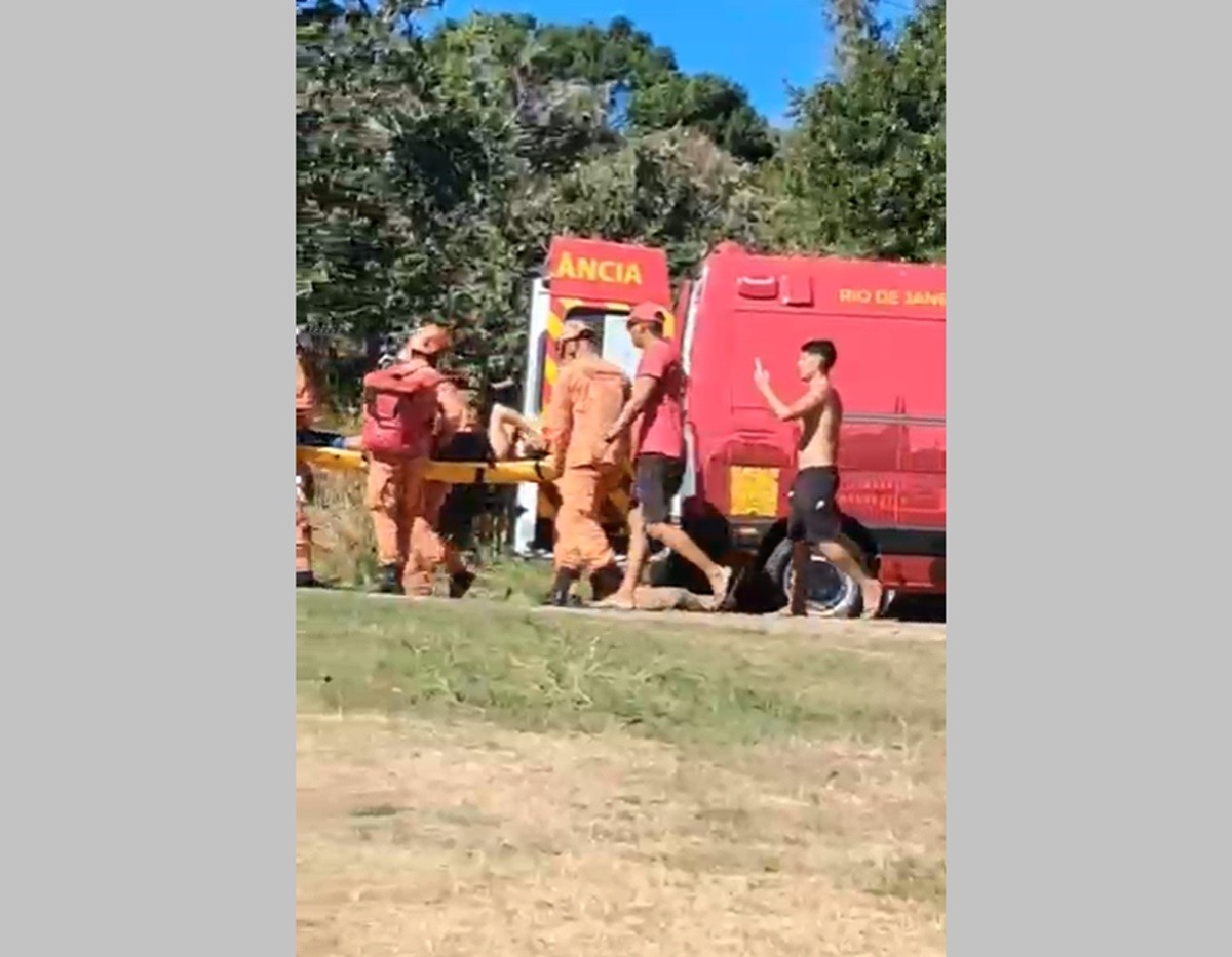 Turista fica ferida em trilha de acesso à Praia do Forno em Búzios