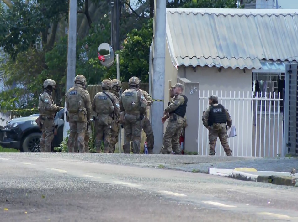 Homem que fez ex-companheira e filha reféns ameaçou colocar fogo na casa com vítimas dentro, no Paraná