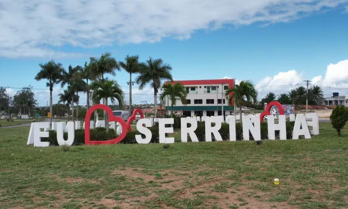 Prefeitura de Serrinha autoriza uso de detectores de metais na entrada de escolas da rede municipal
