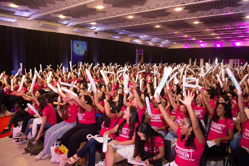 Aquecimento Enem — um evento especial para ajudar os alunos a se prepararem para o Enem, com dicas práticas e descontraídas que trazem segurança e tranquilidade no dia do exame. — Foto: Divulgação Bernoulli