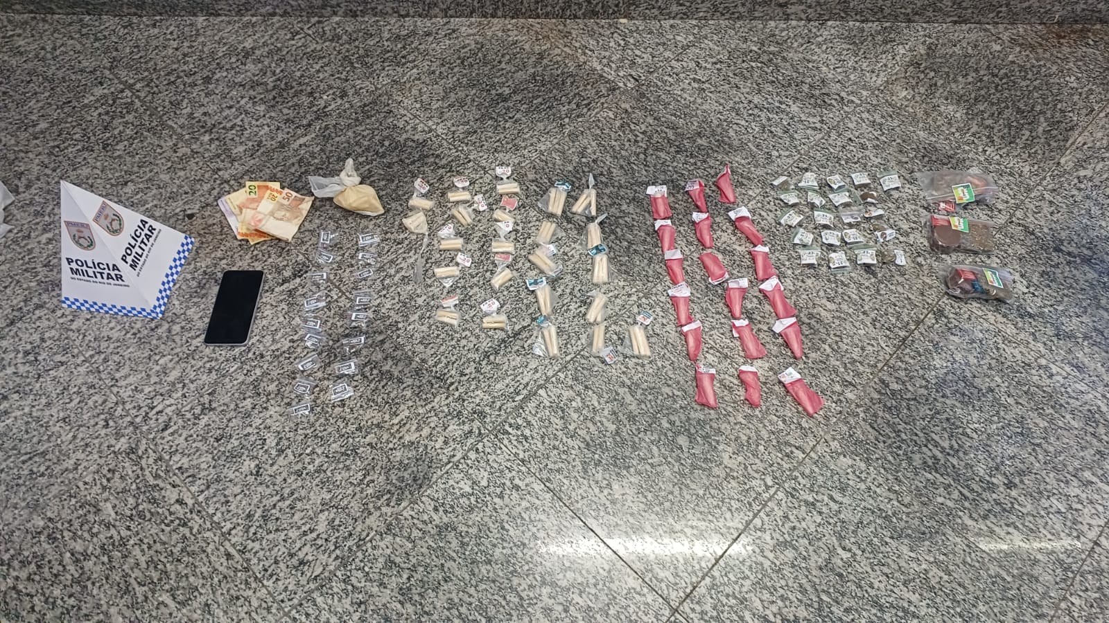 Jovem é presa com drogas em Porto Real