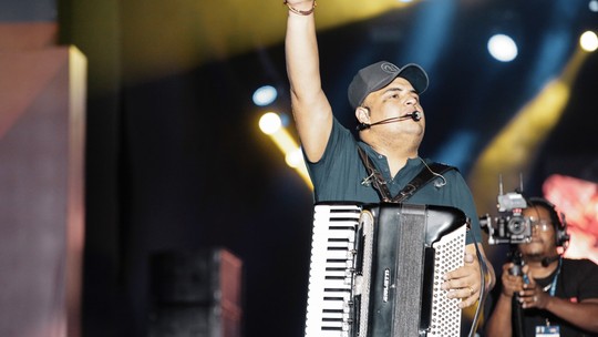 Tarcísio do Acordeon, Dorgival Dantas, Matruz com Leite e Samya Maia; confira os horários dos shows neste domingo 