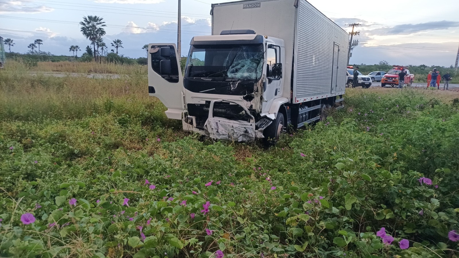 Quatro pessoas morrem em colisão entre ambulância e caminhão no Ceará
