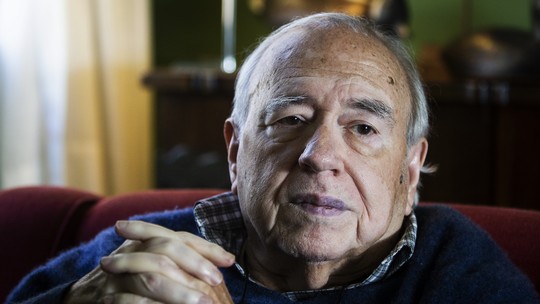 Artistas e escritores lamentam morte de Luis Fernando Verissimo; veja repercussão - Verissimo ficou internado por cerca de três semanas na UTI do Hospital Moinhos de Vento, em razão de um princípio de pneumonia.