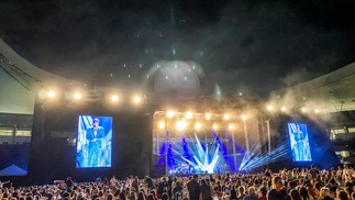 Público assiste show de Roberto Carlos, nesta terça-feira (14) em Natal — Foto: Alexandre Lago