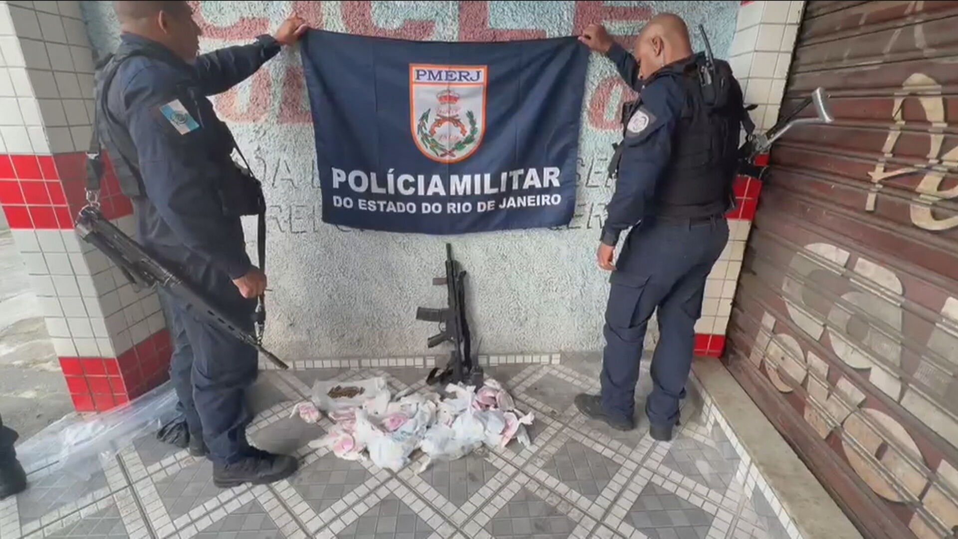 Operação da PM para retirar barricadas em comunidades da Zona Oeste do Rio suspende aulas em 18 escolas; 7 são detidos