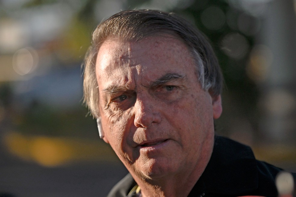 O ex-presidente Jair Bolsonaro no aeroporto de Brasília, em junho de 2023 — Foto: Mateus Bonomi/Agif/Estadão Conteúdo
