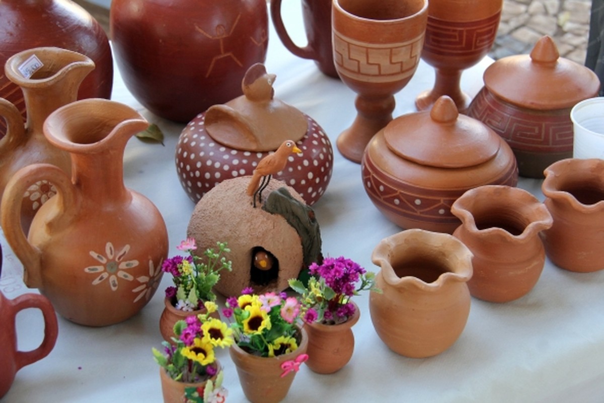 Feira de artesanato na Pra&Atilde;&sect;a da Rep&Atilde;&ordm;blica em Cuiab&Atilde;&iexcl; tem obras de 120  artes&Atilde;&pound;os | Mato Grosso | G1