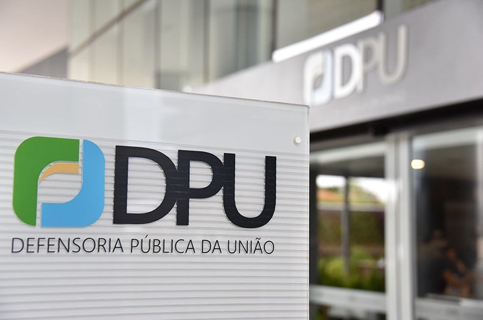 Defensoria Pública da União - DPU - #PraCegoVer - sobre fundo