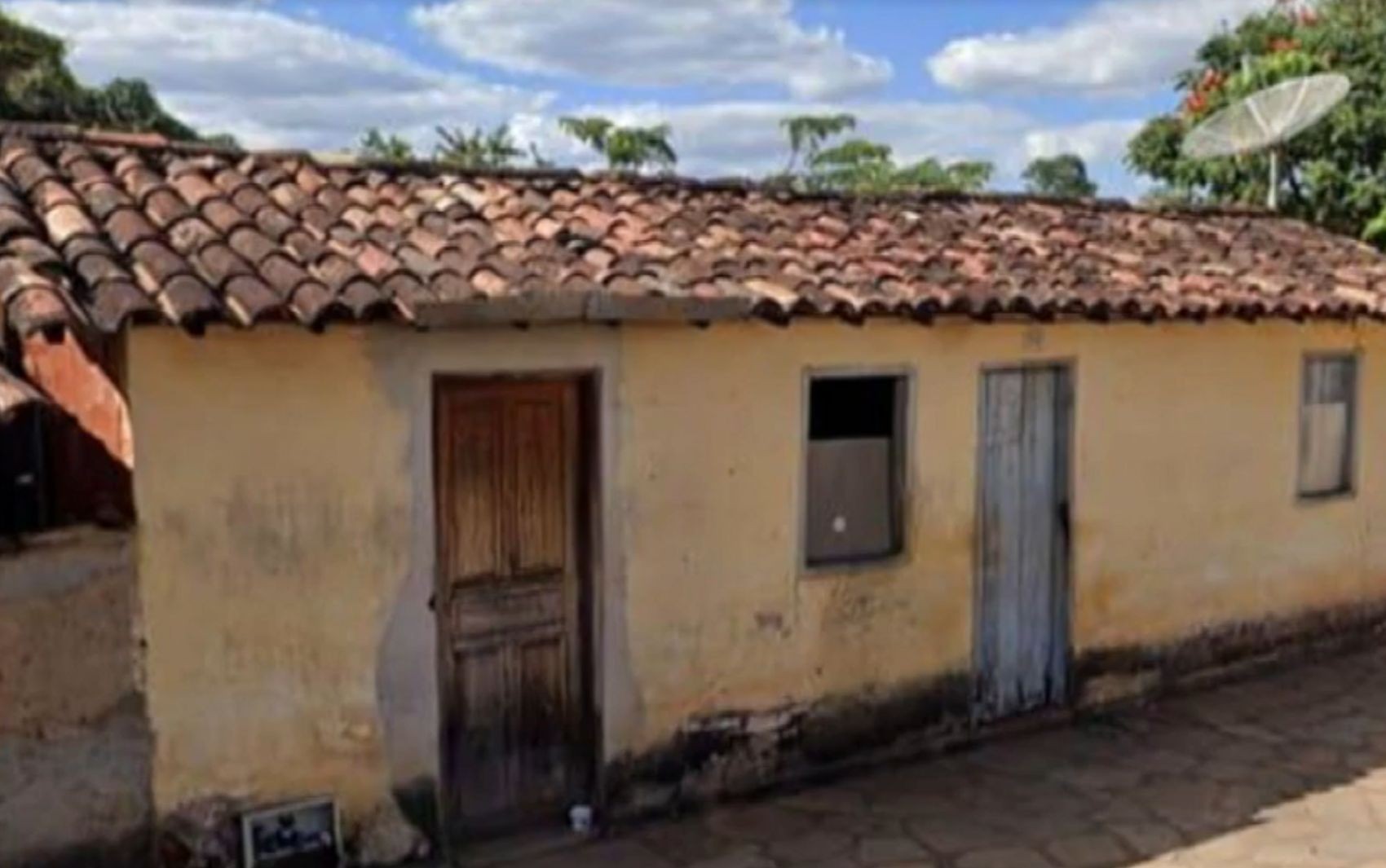 Casarão histórico é demolido sem autorização para construção de petshop, em Pirenópolis