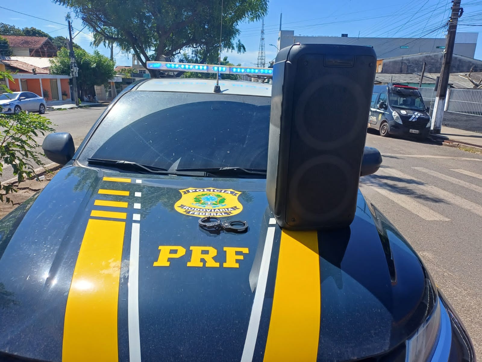PRF recupera caixa de som furtada de lanchonete e prende suspeito