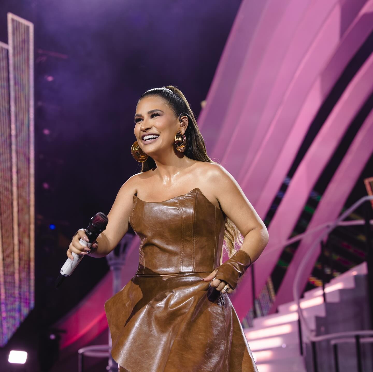 Simone Mendes aposta na balada ‘Eu menti’ para tentar emplacar o terceiro grande sucesso da discografia solo