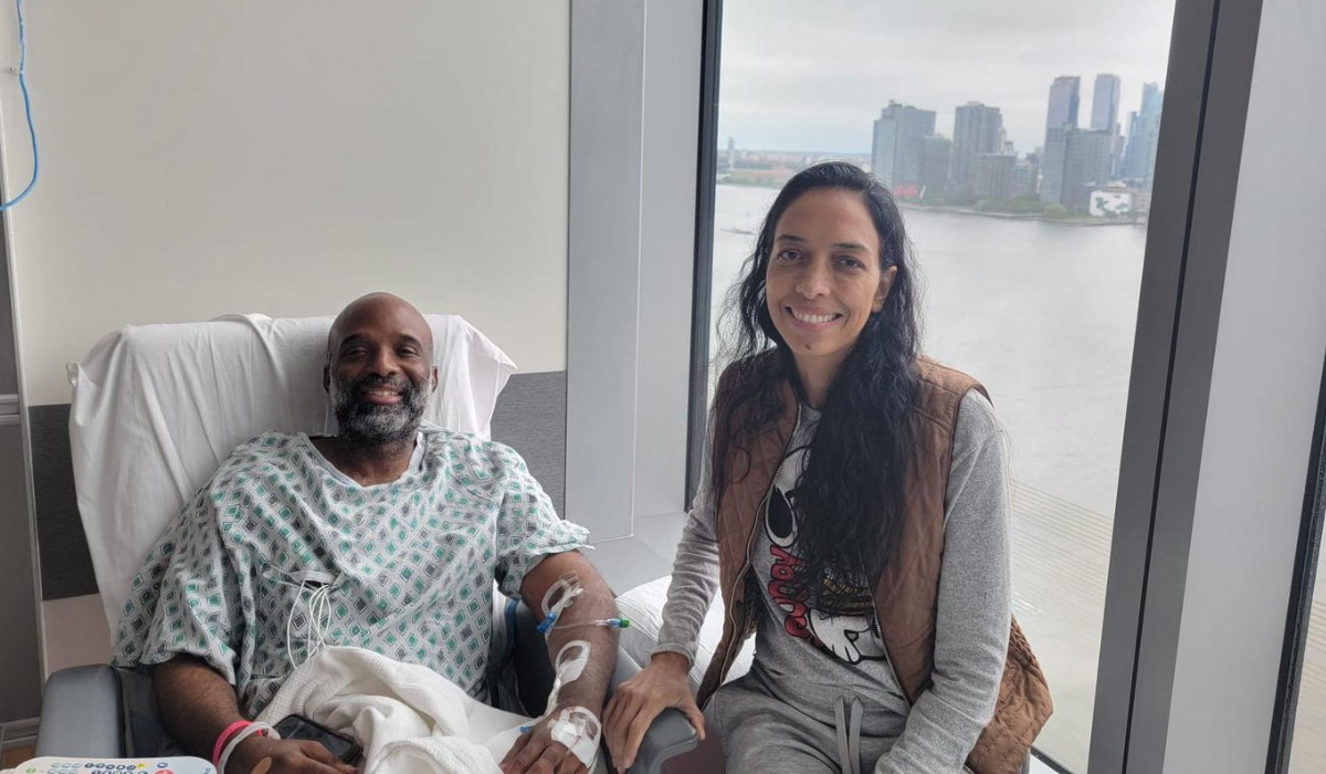 Biomédica de Campinas viaja aos EUA para doar rim a amigo que conheceu pela internet: 'Me tornei mais humana'