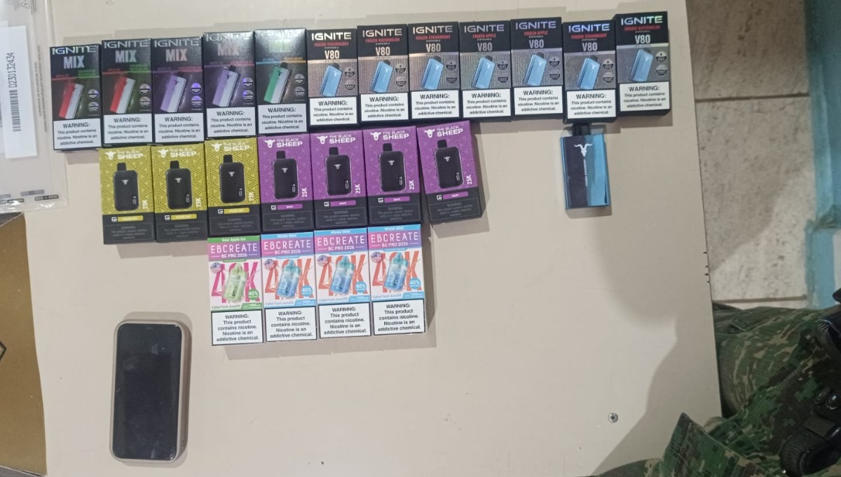 Dupla é presa com carga de cigarros eletrônicos proibidos para venda em Divinolândia de Minas