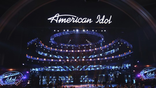 Supervisora musical de 'American Idol' e marido são encontrados mortos em casa em Los Angeles - Casal foi encontrado em sua residência com ferimentos de balas. Robin Kaye era veterana da indústria e trabalhava no 'American Idol' desde 2009.