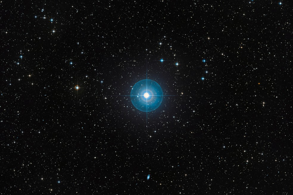 Esta imagem, fornecida pelo Observatório Europeu do Sul, mostra a região de Beta Pictoris. — Foto: ESO/Digitized Sky Survey 2 via AP