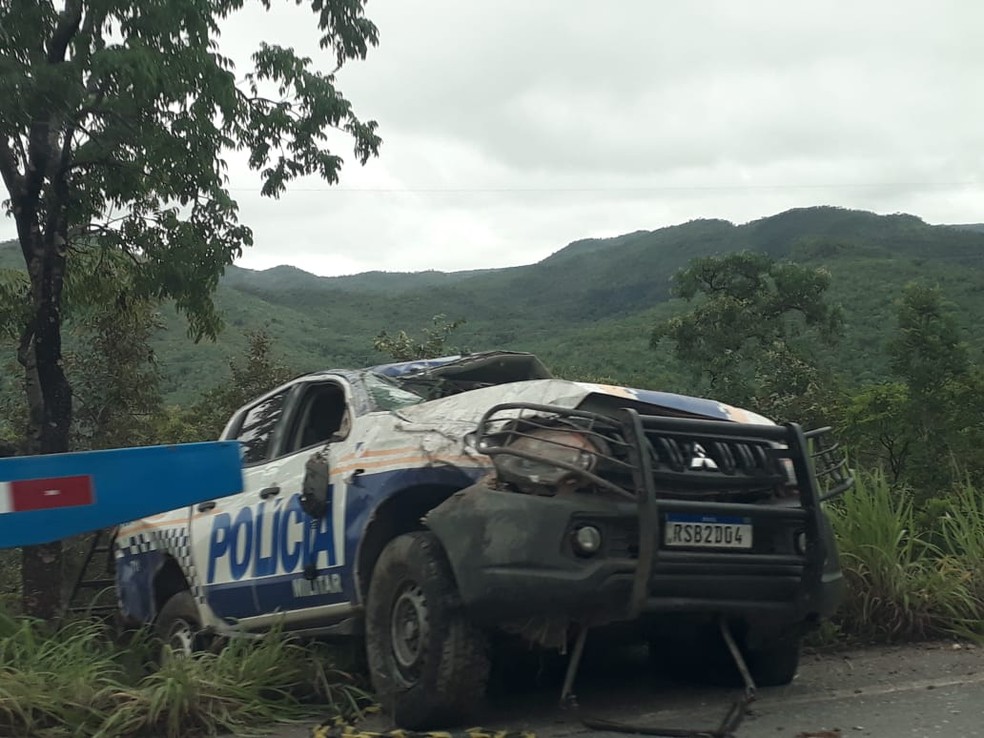 Situação que ficou a viatura após capotamento — Foto: Lailton Costa/Jornal do Tocantins