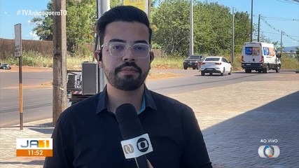 Jovem atingido por facadas em briga de bar morre logo depois de ferir a mãe com telha