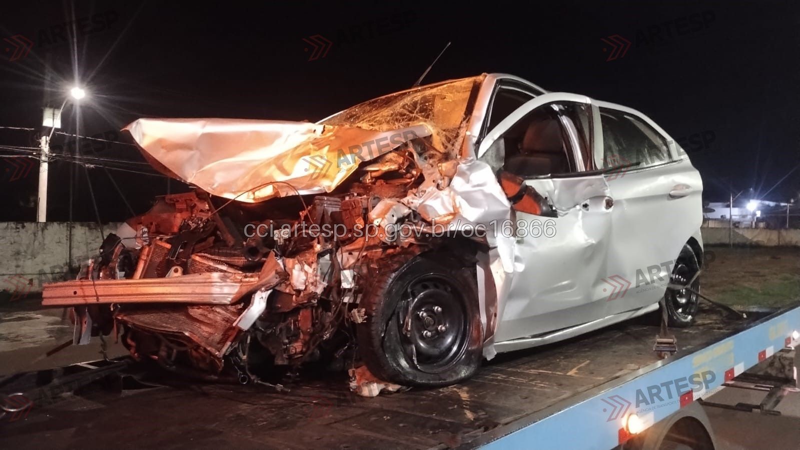 Acidente entre três carros deixa feridos e interdita trecho de rodovia por três horas em Jaú
