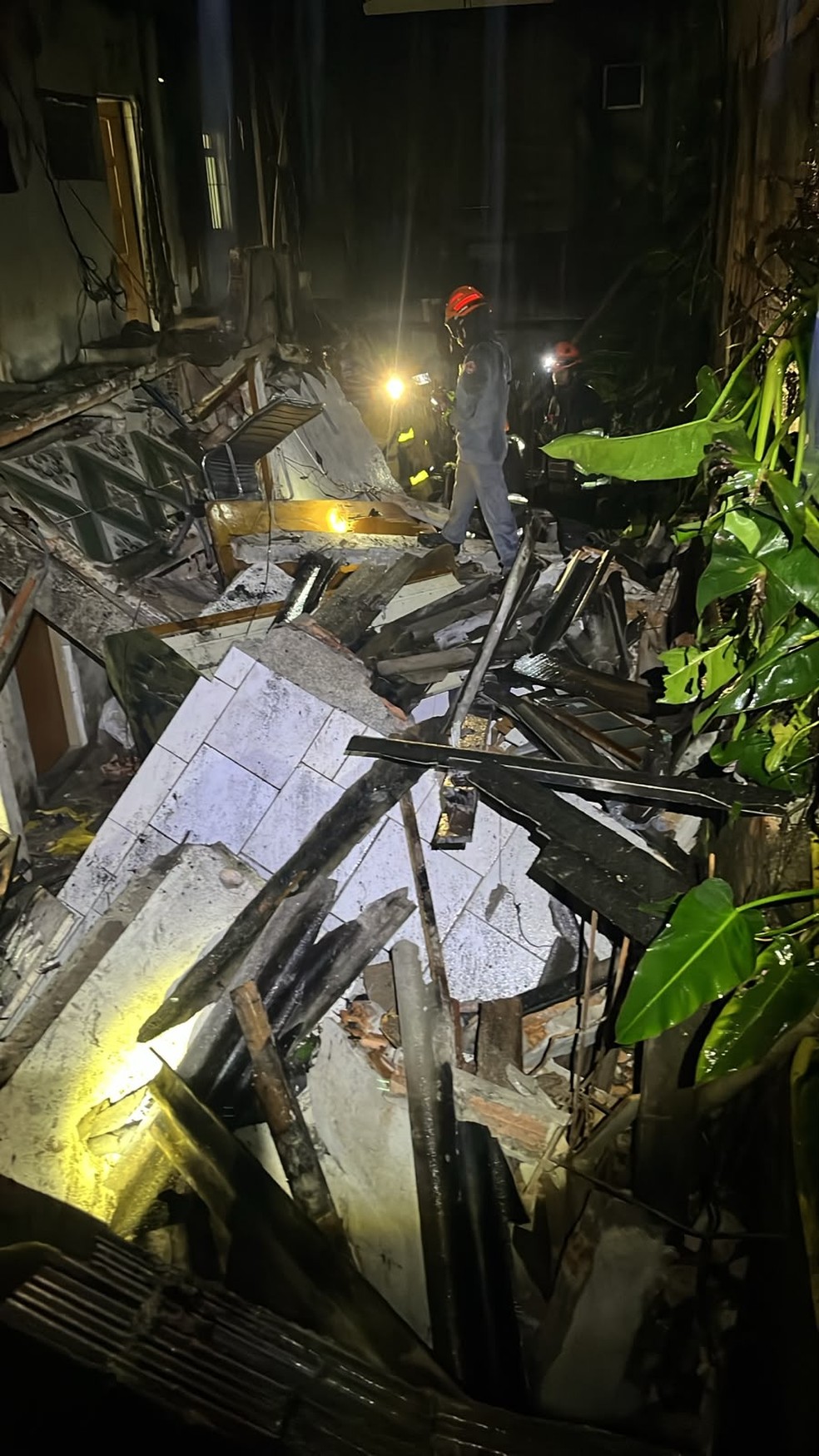 Desabamento de sobrado no Canga&iacute;ba, Zona Leste de S&atilde;o Paulo, deixa um morto e dois feridos. &mdash; Foto: Reprodu&ccedil;&atilde;o