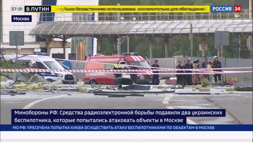 O canal de televisão Russia-24 noticiou o suposto ataque em Moscou — Foto: Reuters