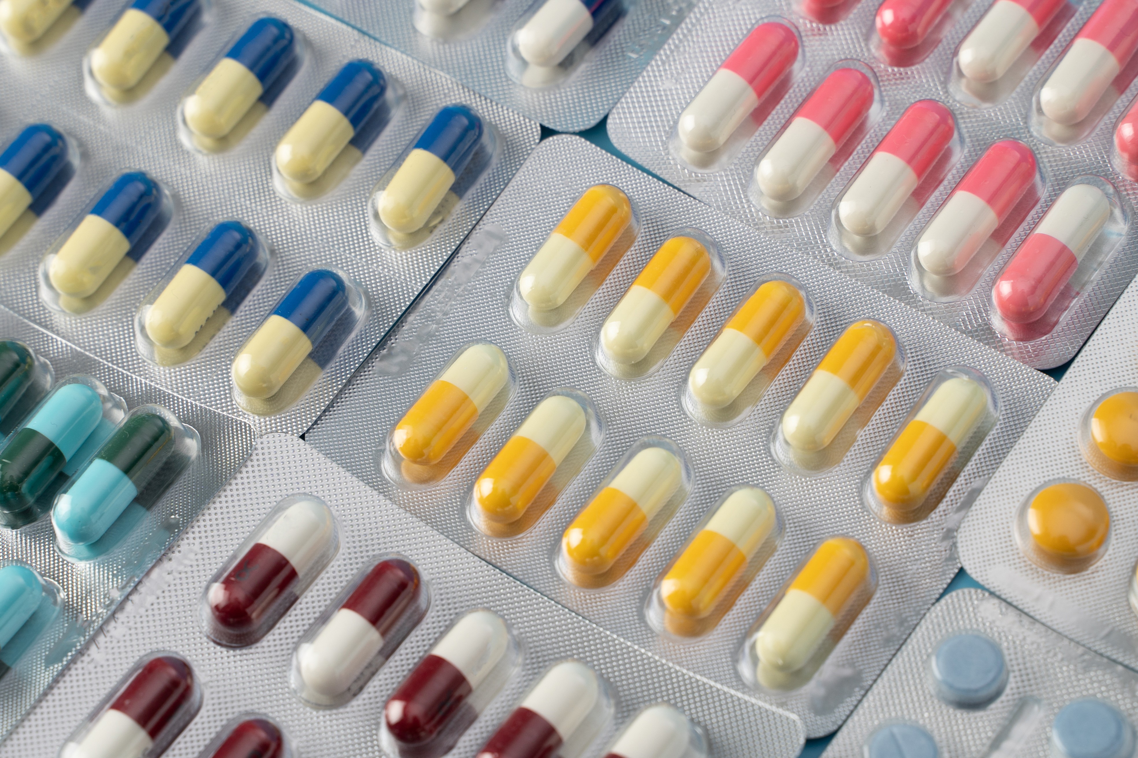 Prescrição de antibióticos por enfermeiros: CFM pede revogação de norma; enfermeiros defendem medida; entenda a polêmica