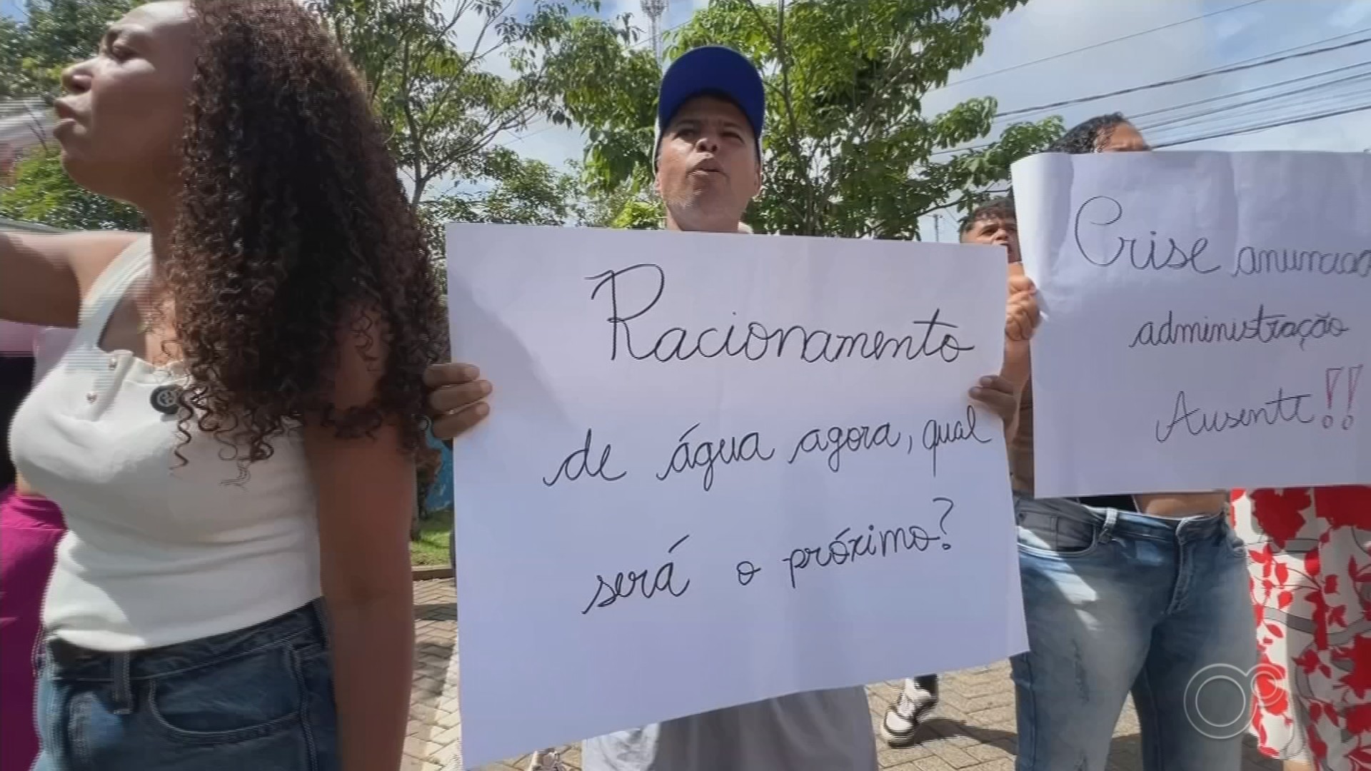 Após uma semana com problemas de abastecimento, moradores protestam contra falta de água em Salto