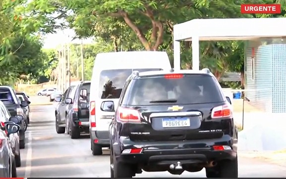 Preso, Bolsonaro foi levado à superintendência da PF em Brasília