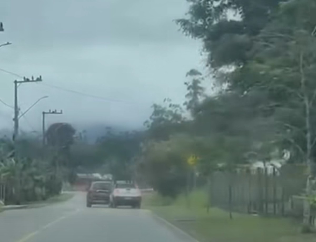 Criança de 8 anos é atropelada por motorista bêbado e socorrida em estado grave em SC; VÍDEO