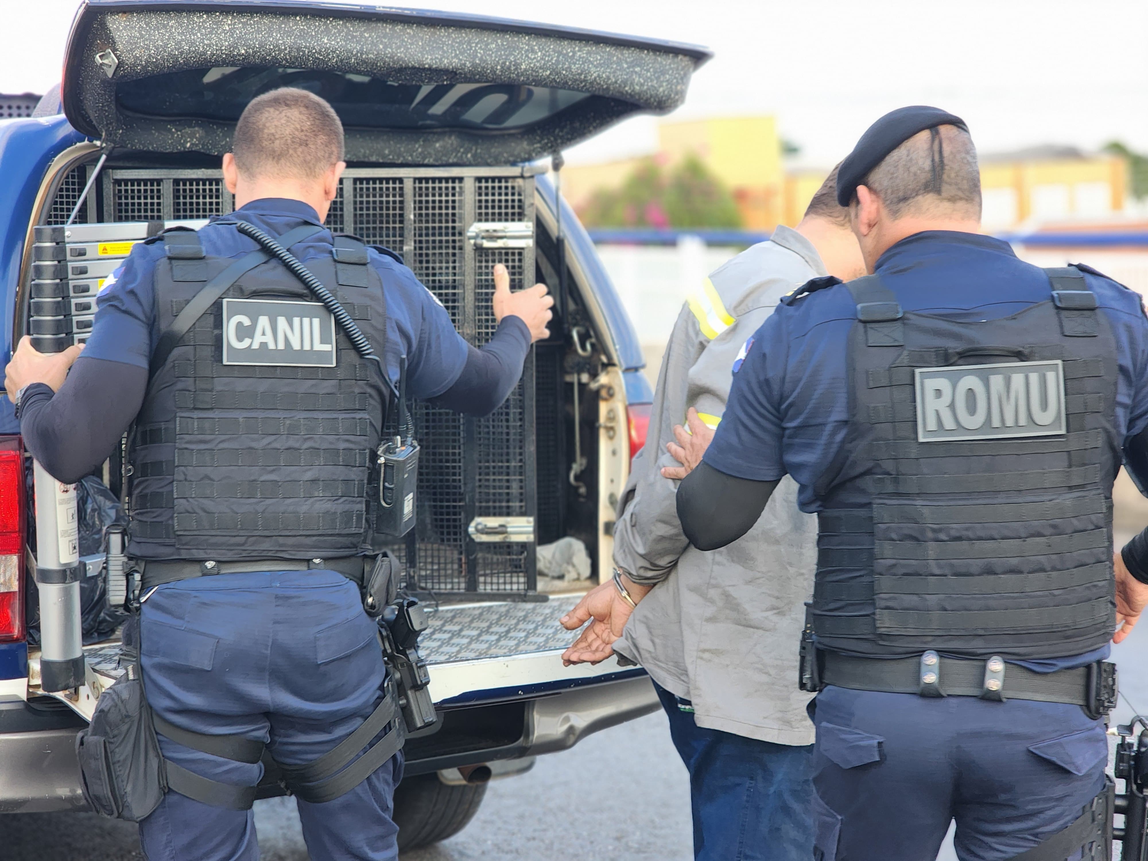 Homem é preso após usar carro para arrombar portão e furtar de peça de carne a macaco hidráulico da casa da ex em Iracemápolis