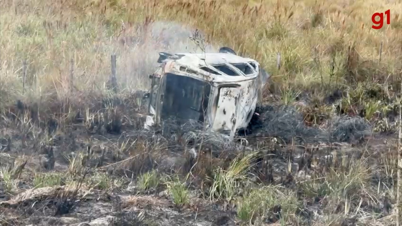 Carro pega fogo após acidente na BR-060 em Campo Grande; veja vídeo