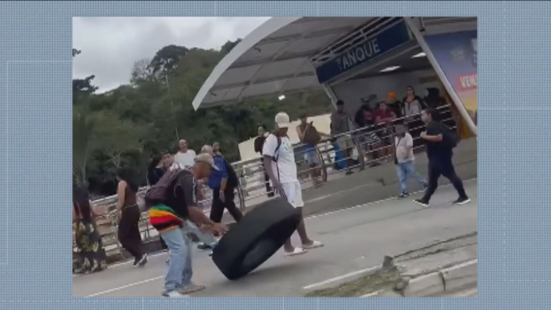 Mulher morre após acidente com ônibus do BRT no Tanque