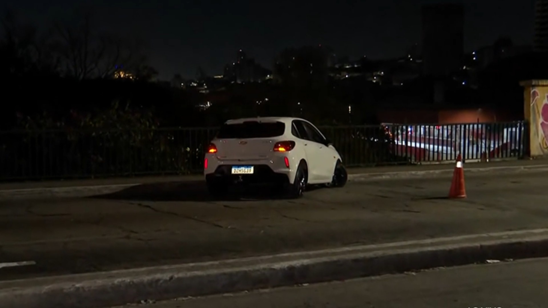 Motorista embriagado atropela casal de idosos na Zona Leste de SP; mulher morre após queda de 15 metros