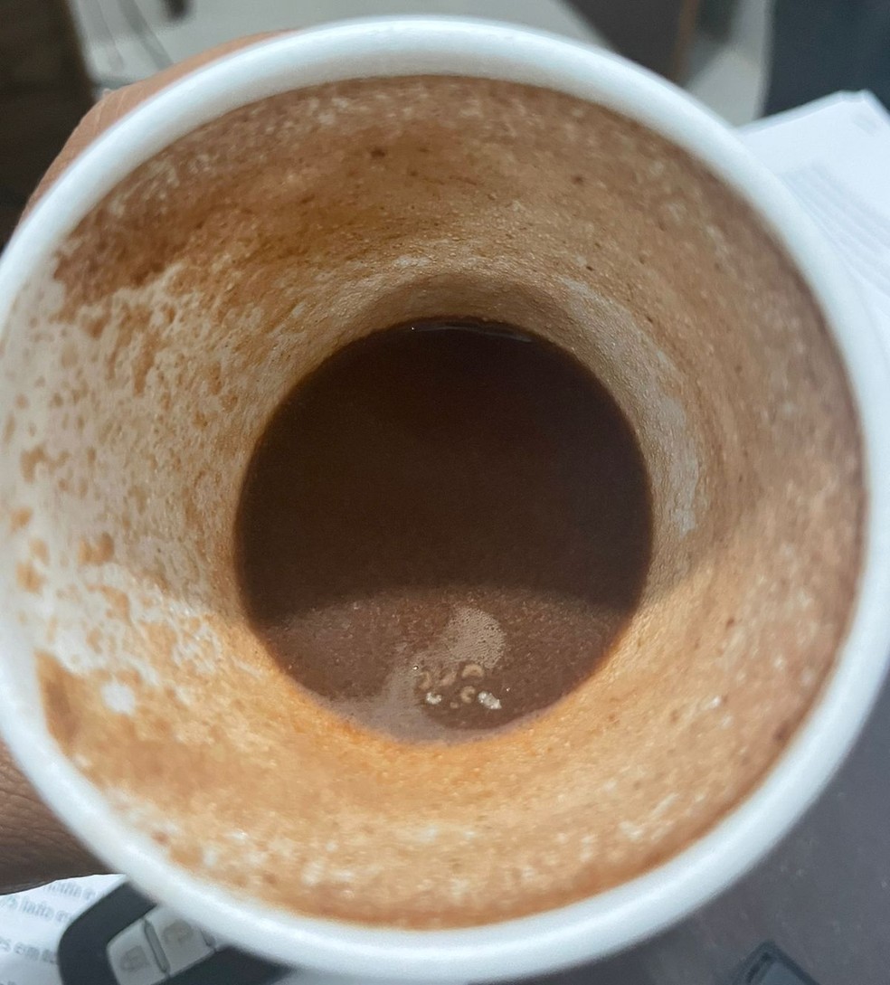 Advogadas compram café espresso e descobrem larvas depois de bebê-lo — Foto: Acervo pessoal