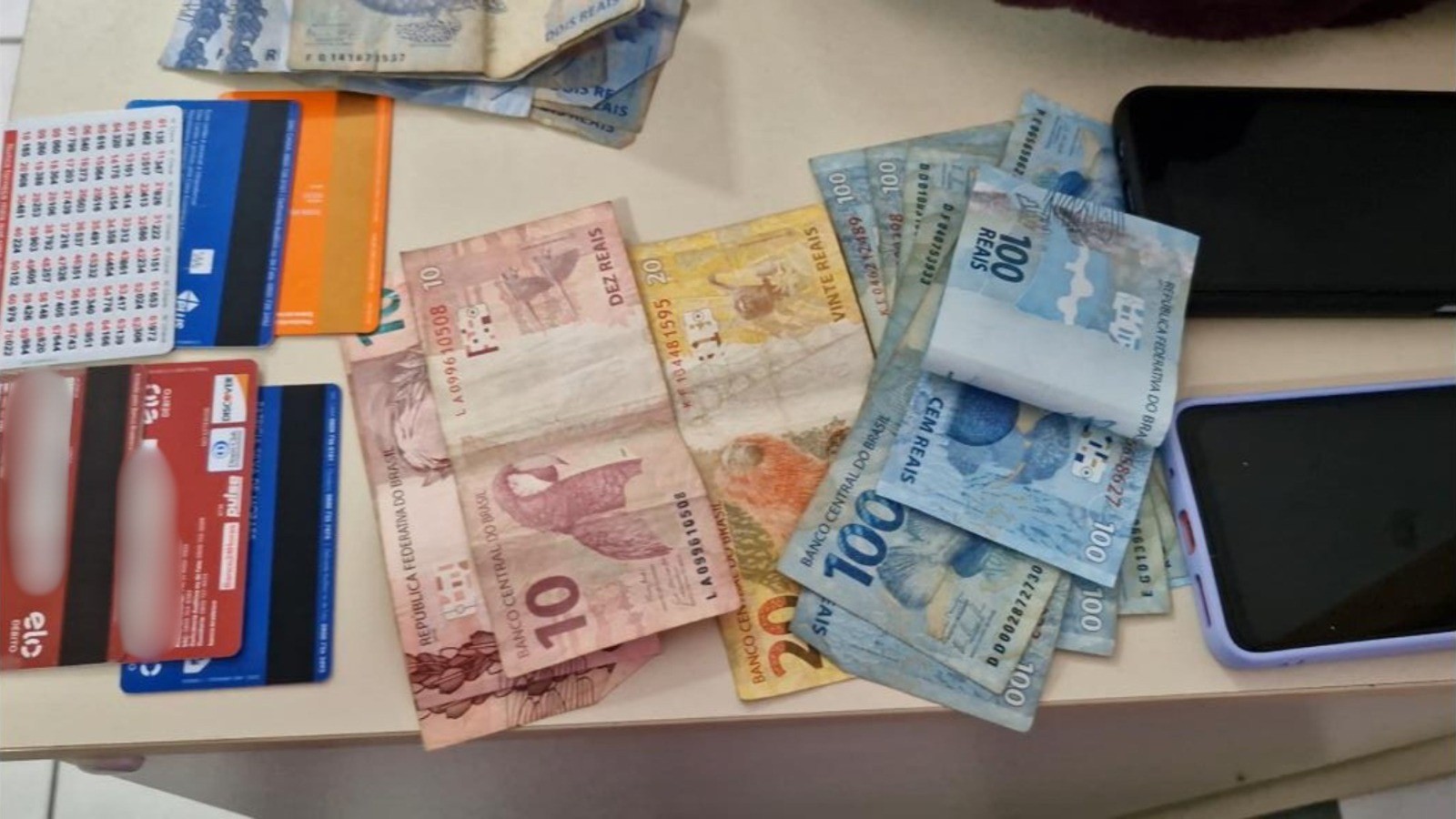 Integrantes de grupo criminoso especializado em golpes contra idosos são presos em agência bancária em AL