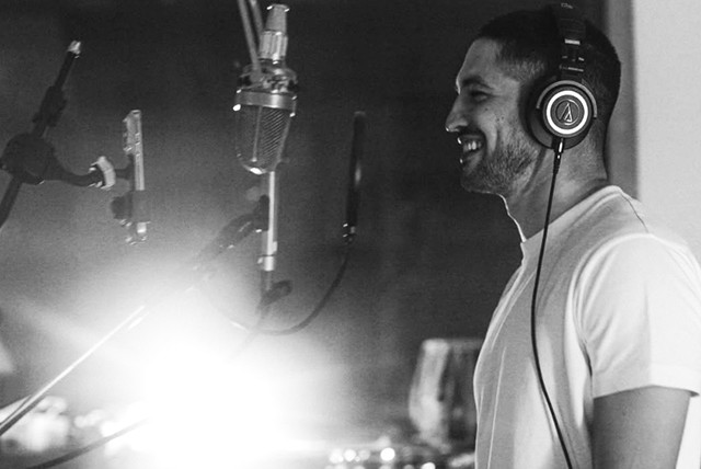 Gabriel Leone enfim se assume cantor em 2026 com álbum em que interpreta Djavan, Guinga, Ivan Lins e João Bosco