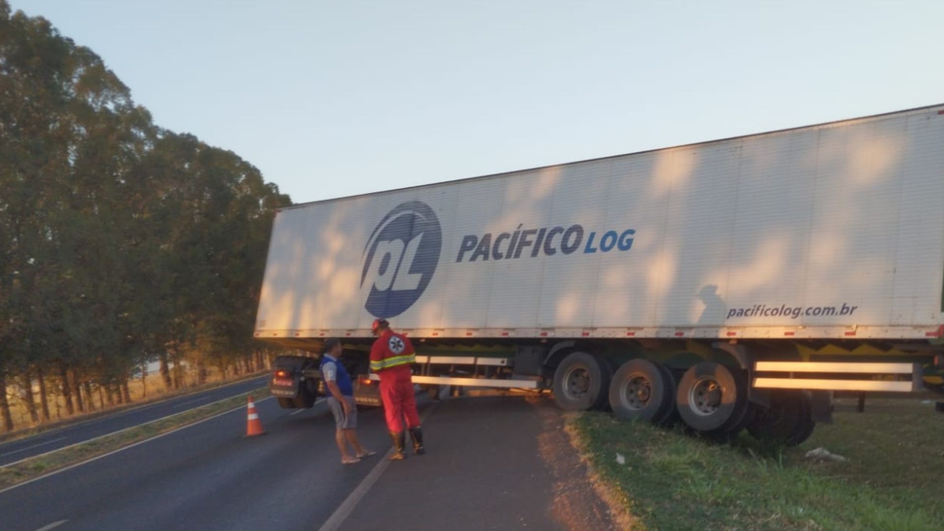 Dois acidentes em menos de quatro horas interditam BR-153 em Centralina e Prata