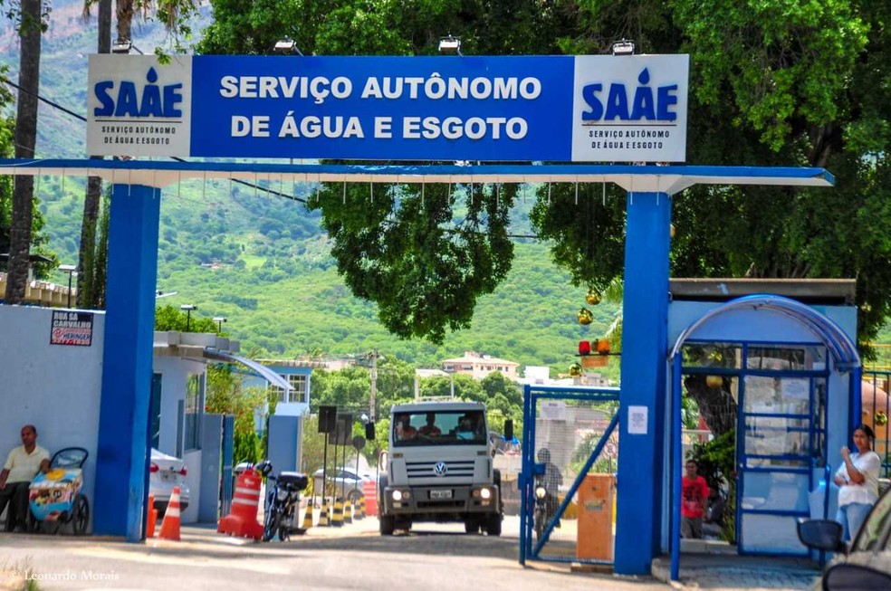 SAAE Governador Valadares - SAAE conserta rede de água no bairro Turmalina