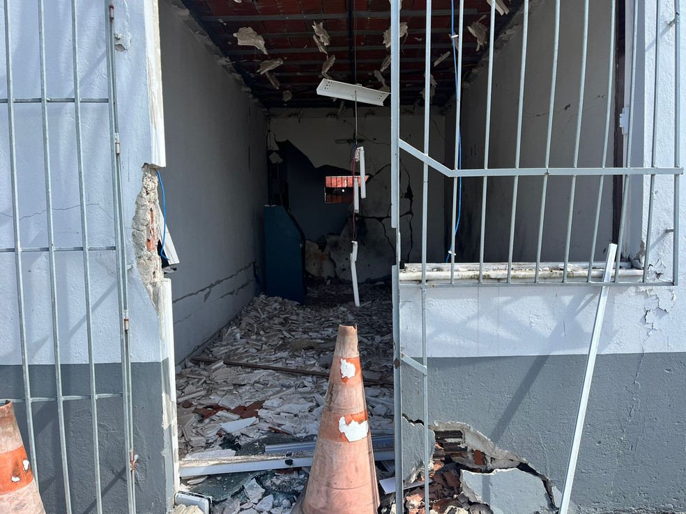 Criminosos explodem cofre de posto de combustíveis na Grande Natal — Foto: Vinícius Marinho/Inter TV Cabugi