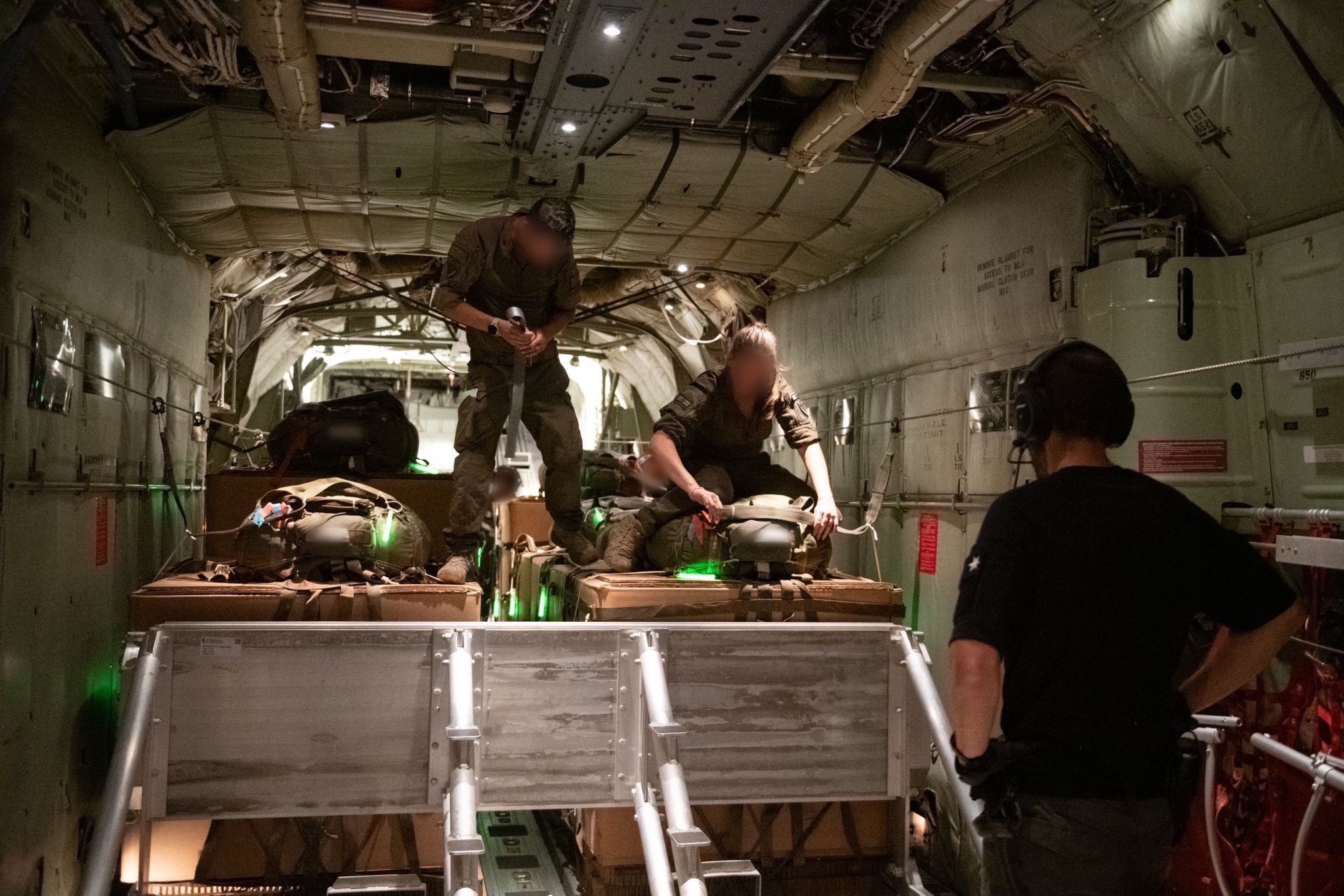 Israel divulga VÍDEO de lançamento aéreo de ajuda humanitária em Gaza e anuncia pausa em ofensiva