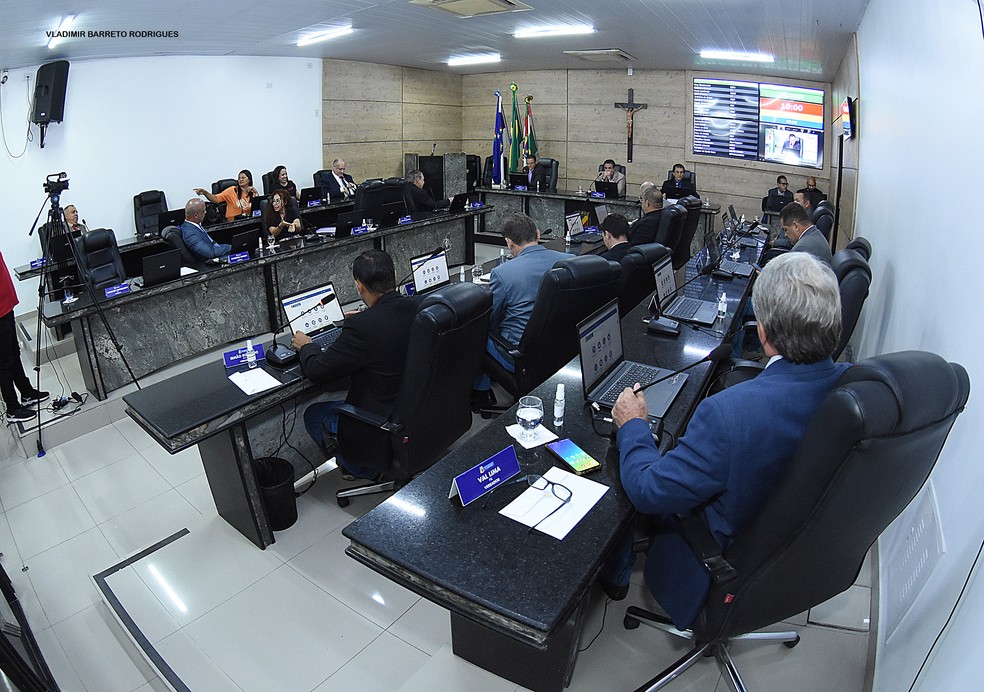 Câmara de Caruaru aprova novos salários em votação — Foto: Vladimir Barreto